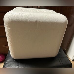 Propak Styrofoam Insulated Cooler Shipping  6x8x7 and 2 Nordic Ice Gel Packs